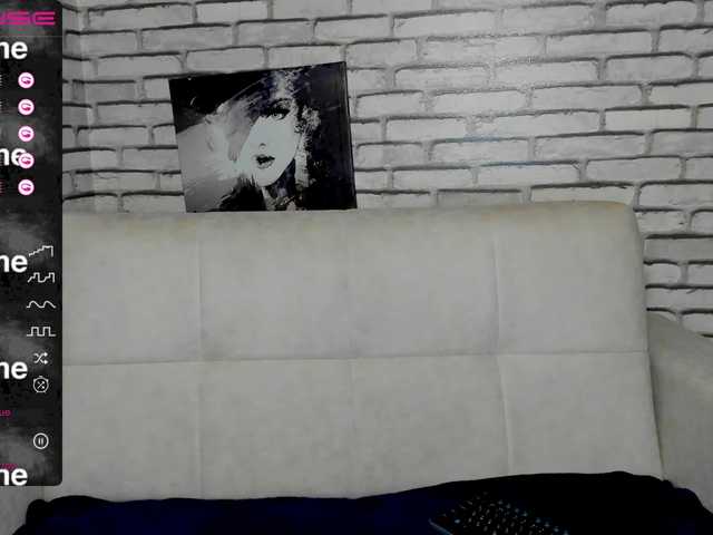 צילומי מסך משודרים MonicaGucci