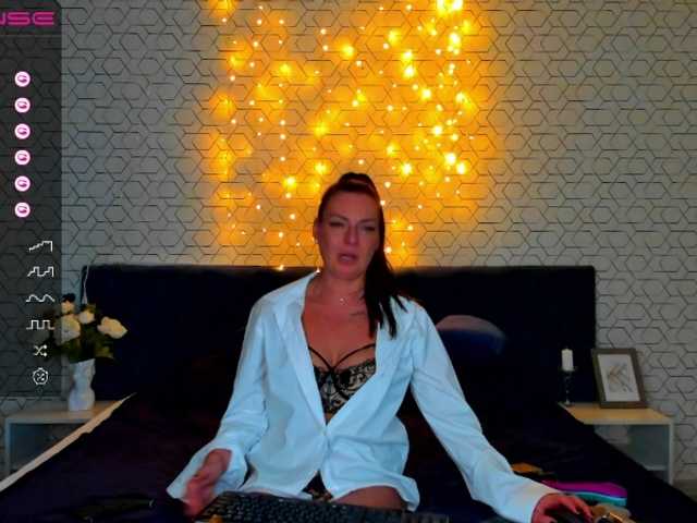 צילומי מסך משודרים MonicaGucci