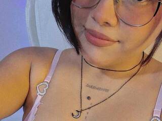 צ'אט וידאו ארוטי MonieLodge