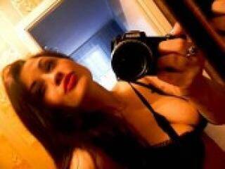 צ'אט וידאו ארוטי monika911