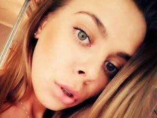 צ'אט וידאו ארוטי moodygirl