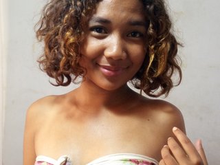 צ'אט וידאו ארוטי Myahluna