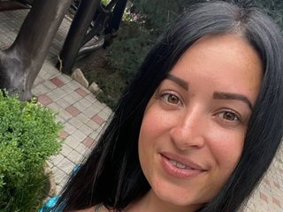 צ'אט וידאו ארוטי Adelinna