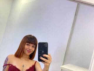 צ'אט וידאו ארוטי NaiveCallie