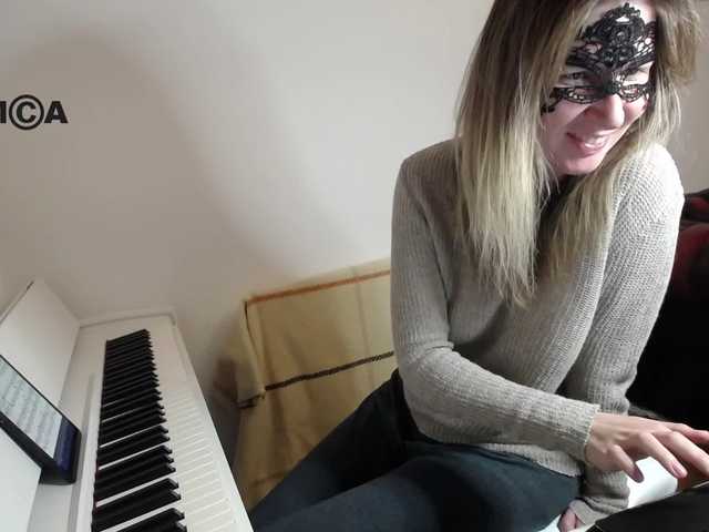 צילומי מסך משודרים PianoGirl