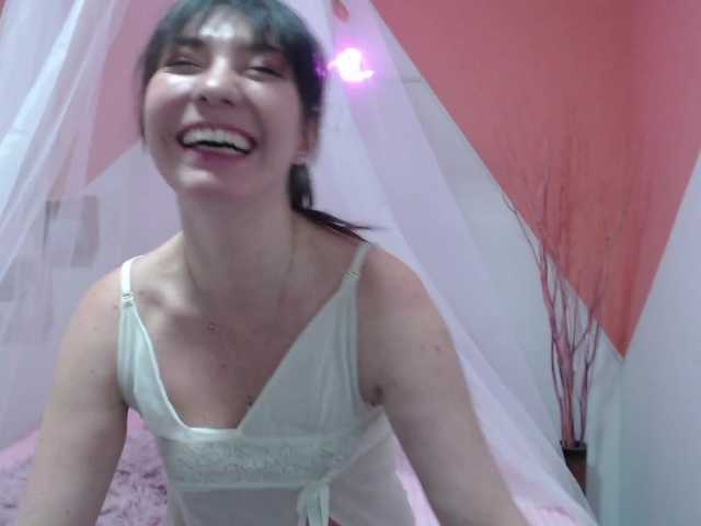 תמונות Natasha-Quinn Welcome to my room! I am new here and I would like you to accompany me and we have fun together, I hope! #New #Latina # Sexy♥