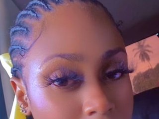 צ'אט וידאו ארוטי Naughtylittlemissy