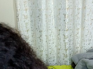 צ'אט וידאו ארוטי NaughtyOLIVIA