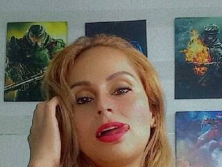 צ'אט וידאו ארוטי naughtytitis