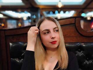 צ'אט וידאו ארוטי NelleVanile