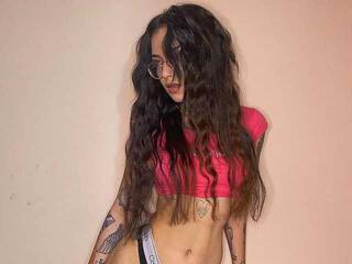 צ'אט וידאו ארוטי NessaBarett1