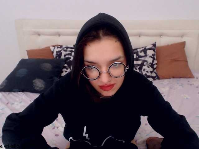 צילומי מסך משודרים NessaBarett1