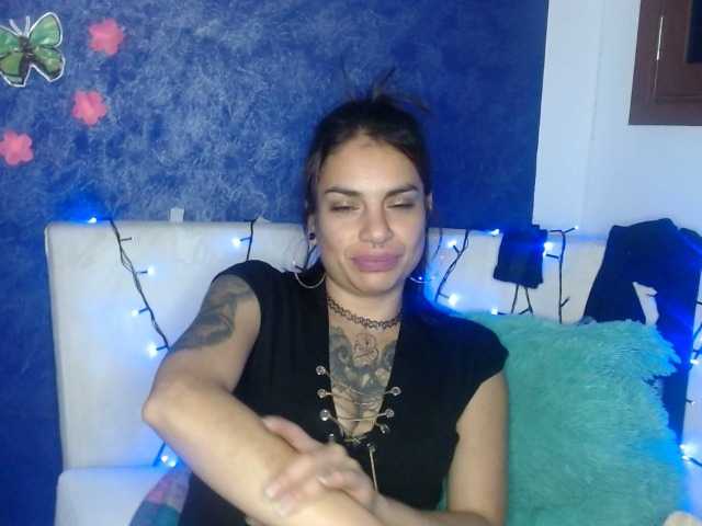 תמונות nickylove28 squirt #tatto #deephroat #Perforated nipples #weed #pussy #ass