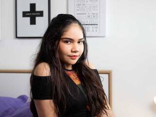 צ'אט וידאו ארוטי NiiaBlake