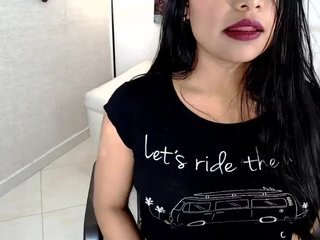 צילומי מסך משודרים Nikki-Garcia