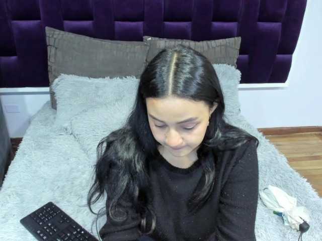 צילומי מסך משודרים nikki-tom