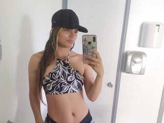 צ'אט וידאו ארוטי NikkiHanson