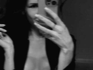 צ'אט וידאו ארוטי Nikkittyni