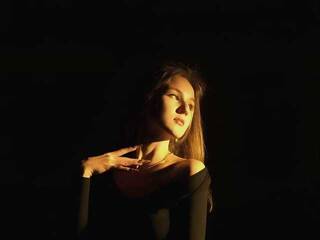 צ'אט וידאו ארוטי Niktoria-Shy