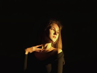 צ'אט וידאו ארוטי Niktoria-Shy