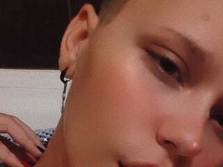 צ'אט וידאו ארוטי Nileemo