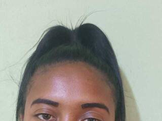 צ'אט וידאו ארוטי Nisaina