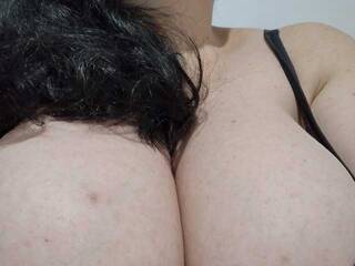 צ'אט וידאו ארוטי Nykyxo