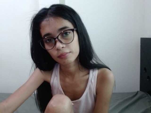 תמונות petit-linda18 Shhhh. Im not alone. I have to be quiet but let's have quiet fun together. #18 #young #smalltits #skinny #tits