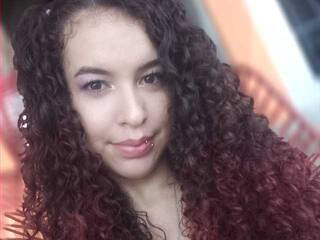 צ'אט וידאו ארוטי petitelucy