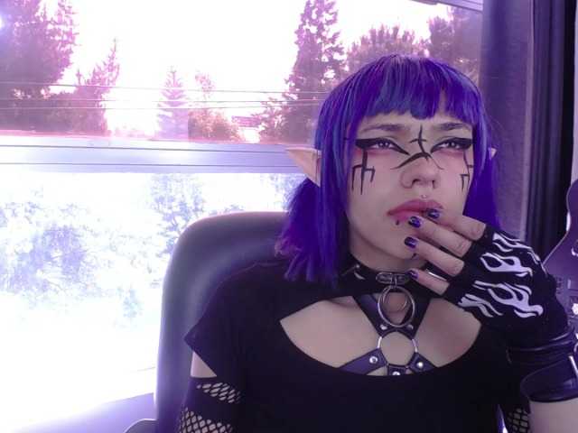 תמונות PhychomagcArt Welcom me room!! come and play with this goth girl, but very slutty, do you want to come and taste her squirt and cum?