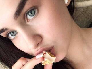 צ'אט וידאו ארוטי plushflametwinklemeow