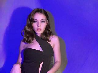 צ'אט וידאו ארוטי PrettyJuna