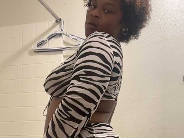 תמונה של הפרופיל prettynthick12