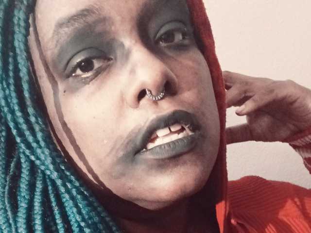 תמונה של הפרופיל Queenie-Bee