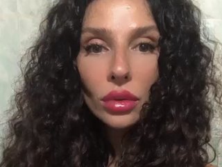 צ'אט וידאו ארוטי Queenilatan