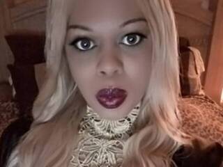 צ'אט וידאו ארוטי QueenMorgan