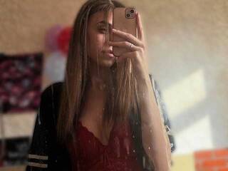 צ'אט וידאו ארוטי QueenOfCruelty