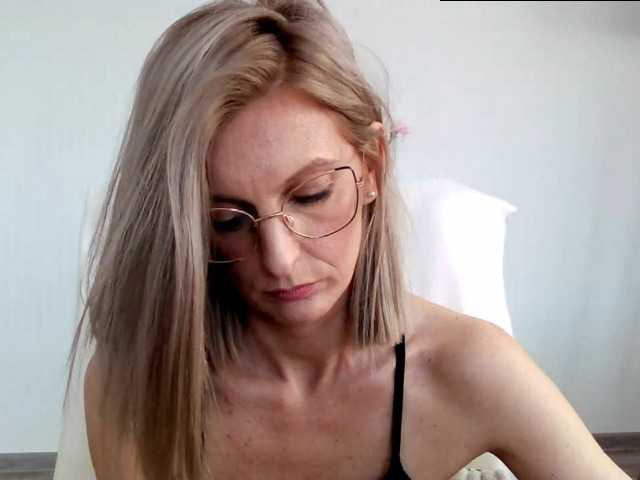 תמונות RachellaFox Sexy blondie - glasses - dildo shows - great natural body,) For 500 i show you my naked body [none]