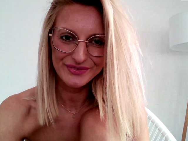 תמונות RachellaFox Sexy blondie - glasses - dildo shows - great natural body,) For 500 i show you my naked body @remain