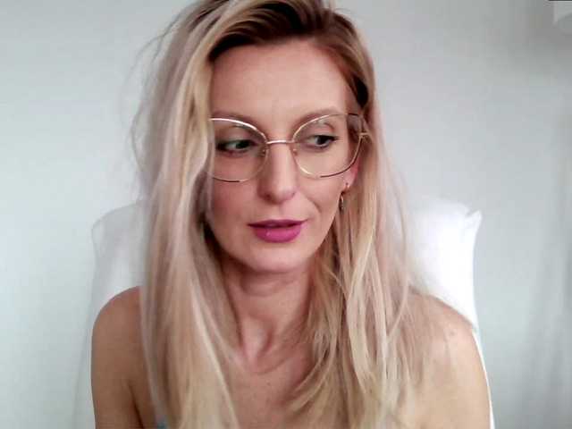 תמונות RachellaFox Sexy blondie - glasses - dildo shows - great natural body,) For 500 i show you my naked body [none]