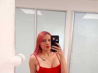 צ'אט וידאו ארוטי Rayveen