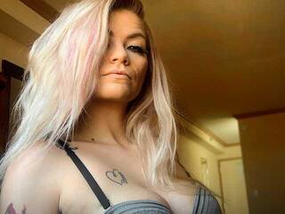 צ'אט וידאו ארוטי realchichi