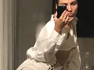 צ'אט וידאו ארוטי REALMEANTINA