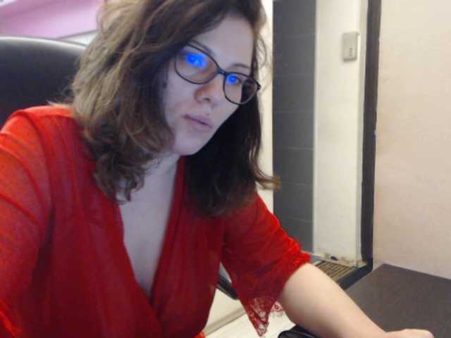 תמונות Red_rose693 5 tok/ PM @Flash Boobs (40)/ Pussy (60)/ Ass (70)/naked(100) Im on period today guys!