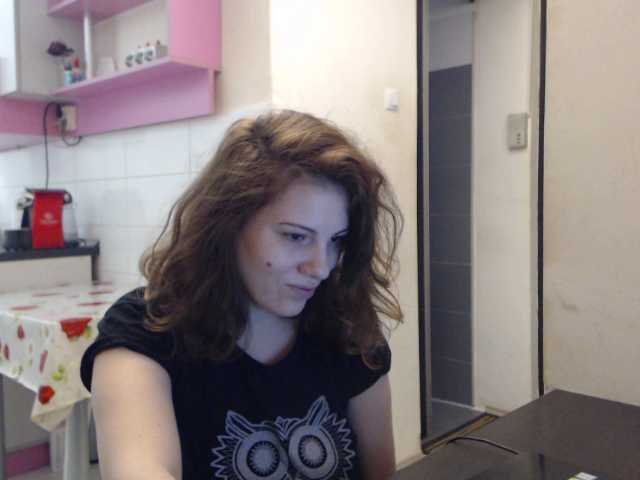 תמונות Red_rose693 5 tok/ PM @Flash Boobs (40)/ Pussy (60)/ Ass (70)/naked(100) Im on period today guys!