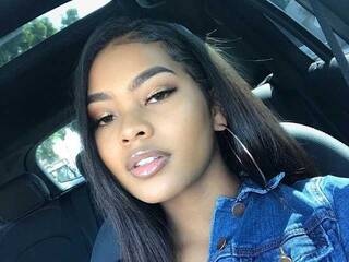 צ'אט וידאו ארוטי reinelia21