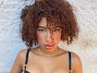 צ'אט וידאו ארוטי roxane-summer