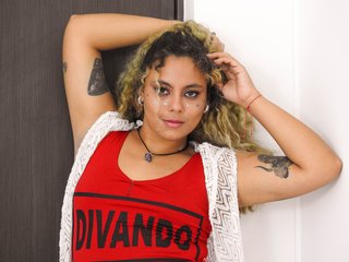 צ'אט וידאו ארוטי RoxaneMoore