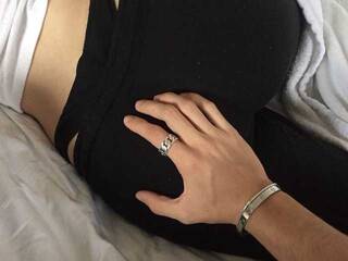 צ'אט וידאו ארוטי roxy-wild