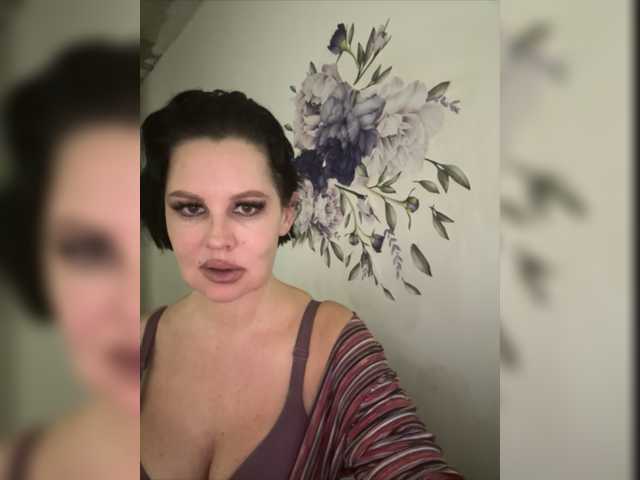 צילומי מסך משודרים RoyalBreasts
